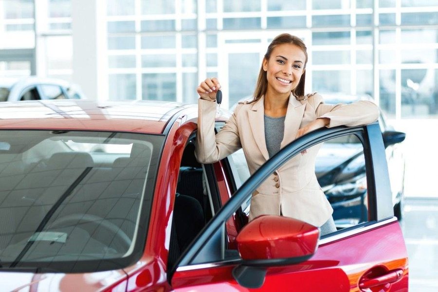 Sarah T. holding her car keys